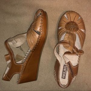 Pikolinos Nude Colored Sandals